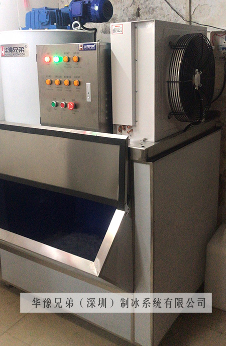 两台500公斤片冰机交付广东某连锁超市使用(图2)