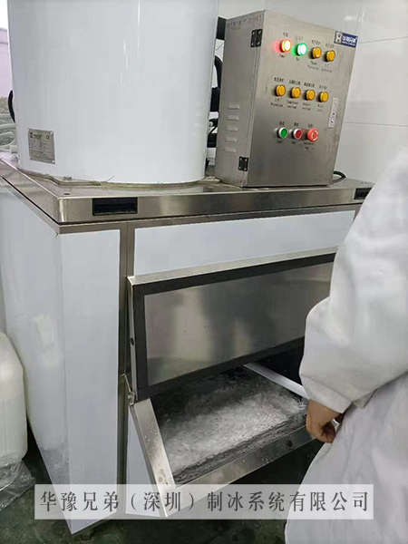 1吨鳞片制冰机交付浙江嘉兴某食品加工厂(图1)